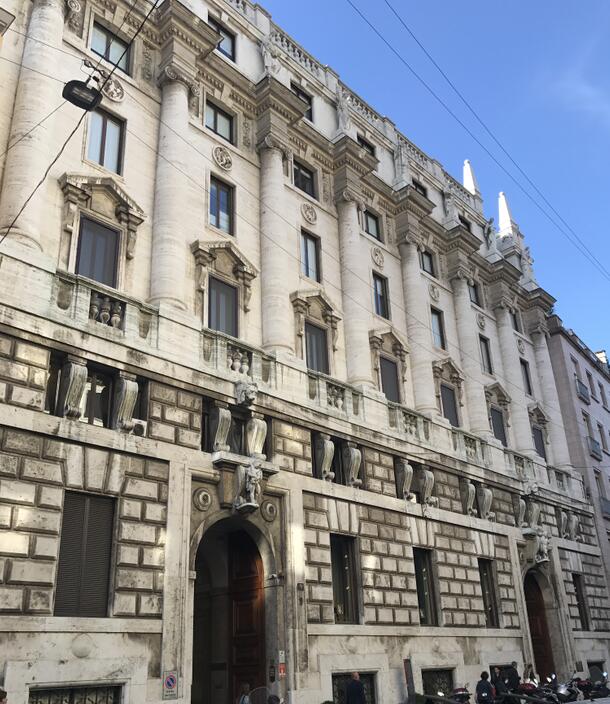 意俱遠(yuǎn)赴米蘭：攜手米蘭同事展現(xiàn)意式家具獨(dú)特風(fēng)情