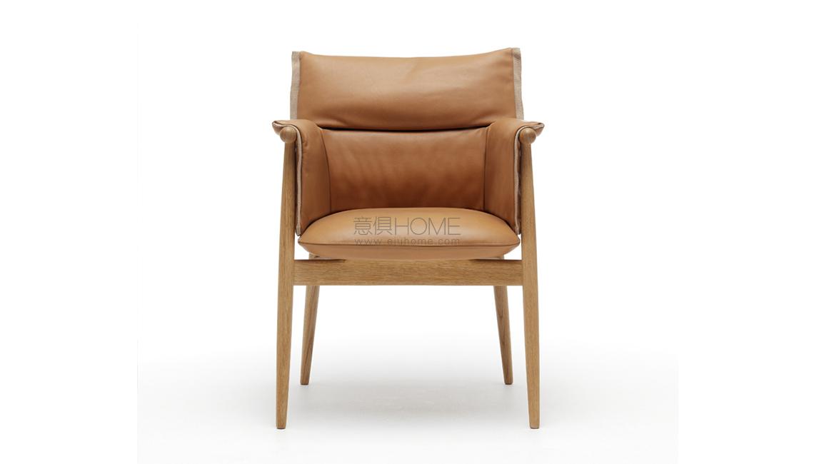 E005  EMBRACE CHAIR 餐椅