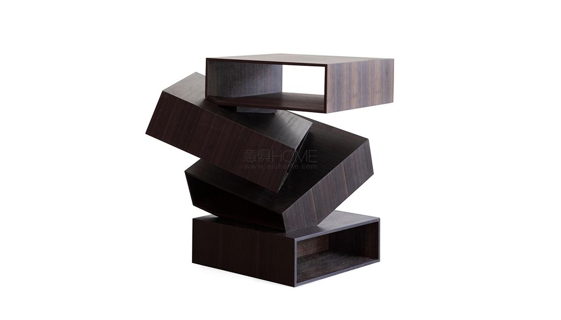Balancing Boxes床頭柜