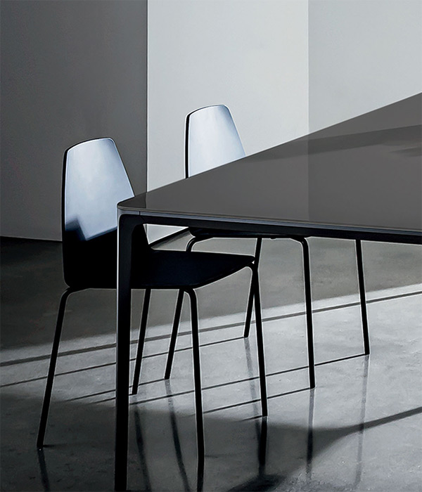 Sedia Sila con quattro gambe休閑椅