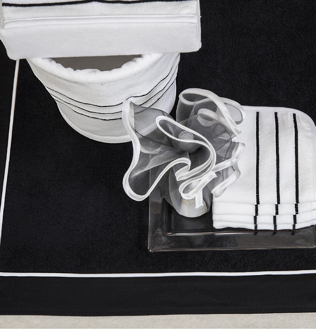 MAISON CLAIREMODELLO 3 CORDONETTI e MODELLO SPUGNA DI COTONE NERA BORDO NERO PIPING BIANCO洗浴用