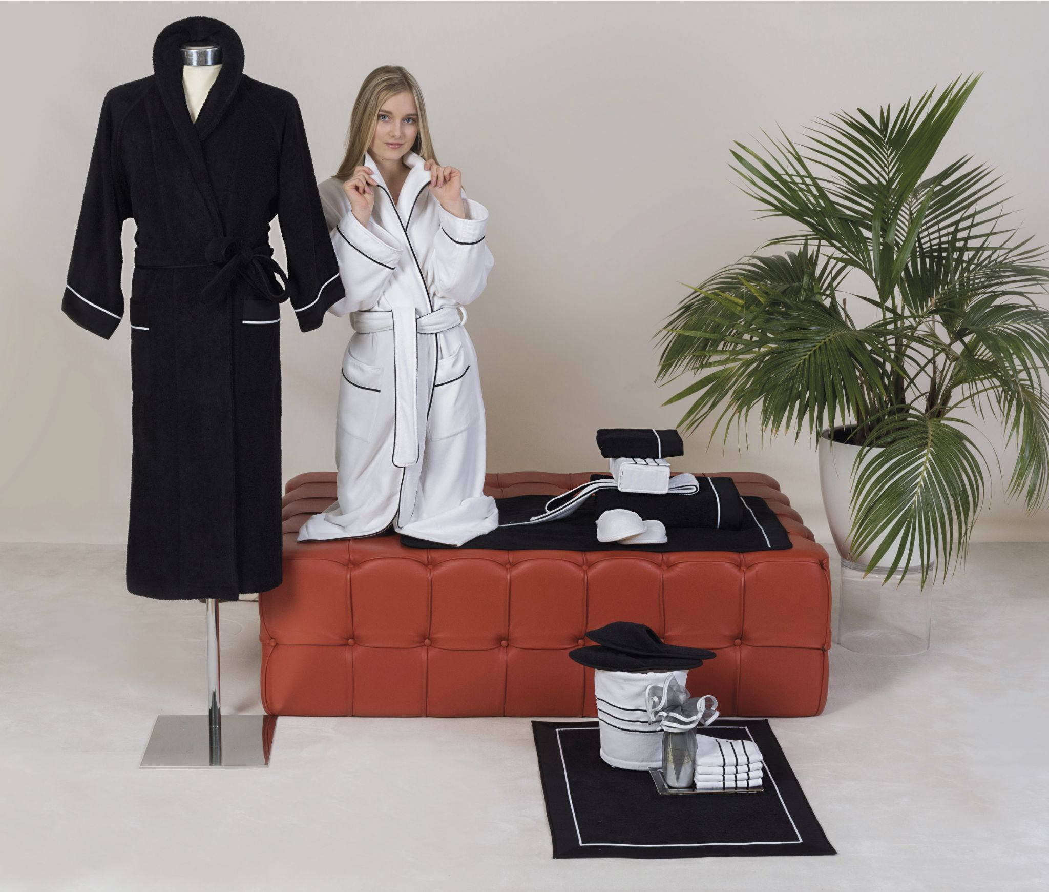 MAISON CLAIRESPUGNA DI COTONE NERA BORDO RASO NERO PIPING BIANCO洗浴用品