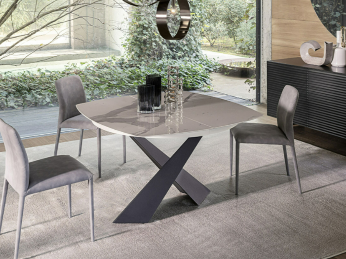 RIFLESSILIVING PIANO SQUARE餐桌